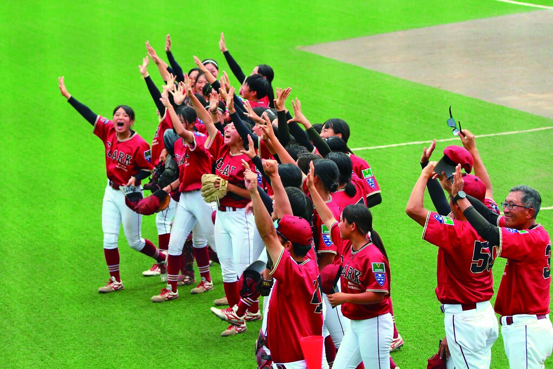 スポーツコース女子硬式野球専攻の授業風景