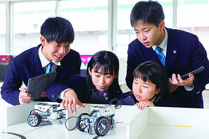 「ロボット工房」での実習風景